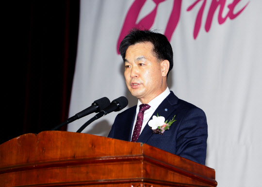 김진균 신임 Sh수협은행장이 11일 오전 서울 송파구 오금로 본사에서 열린 취임식에서 취임사를 하고 있다. Sh수협은행 제공